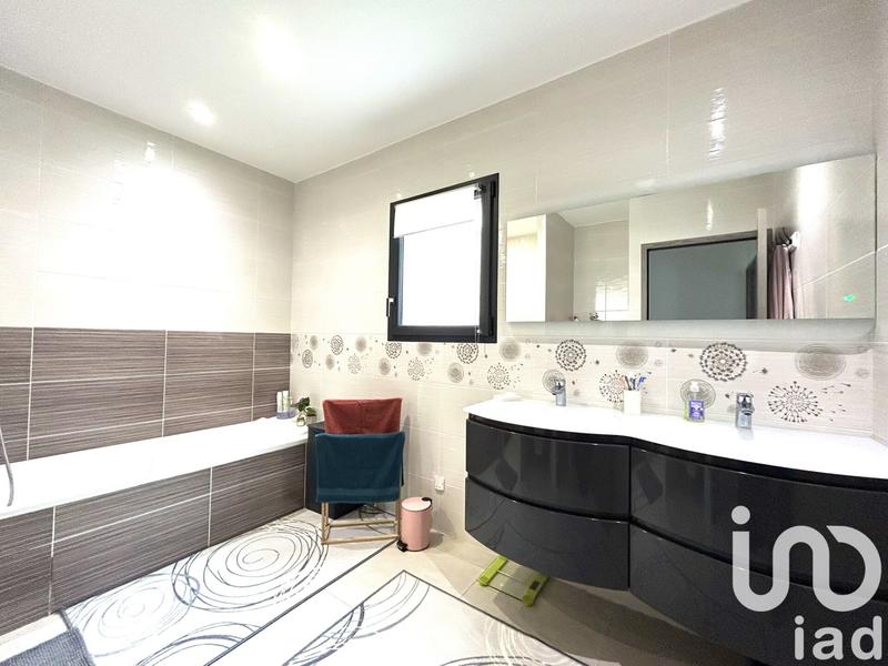 Maison - 121 m² - 5 pièces