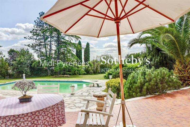 Maison - 242 m² - 6 pièces