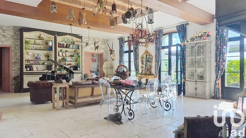 Maison - 370 m² - 8 pièces