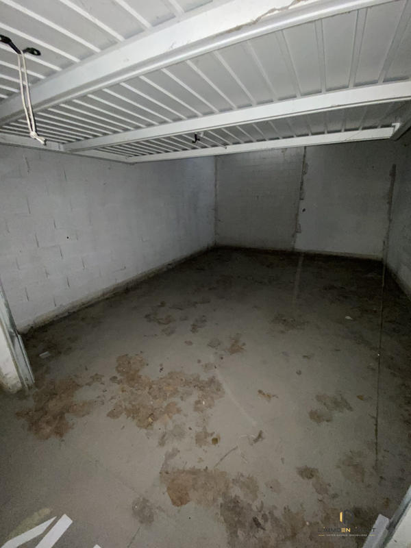 Parking / Garage - 8 m²