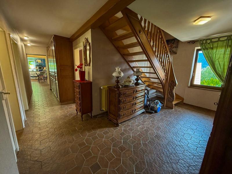 Appartement - 186 m² - 6 pièces