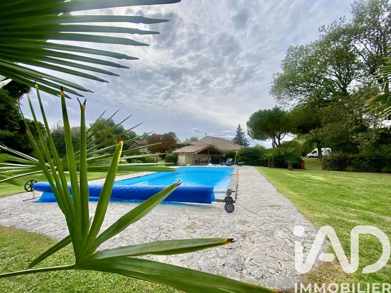 Maison - 230 m² - 8 pièces