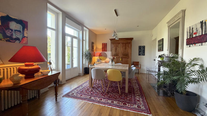 Maison - 306 m² - 10 pièces