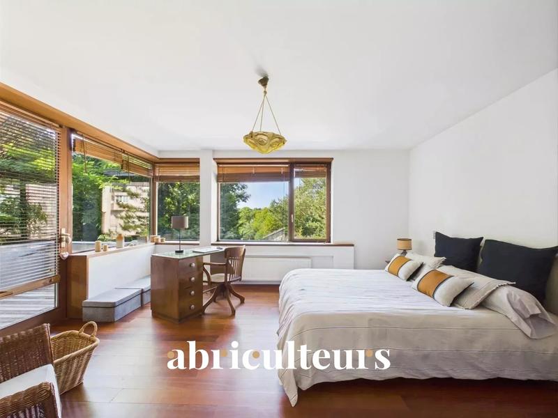 Maison - 316 m² - 9 pièces