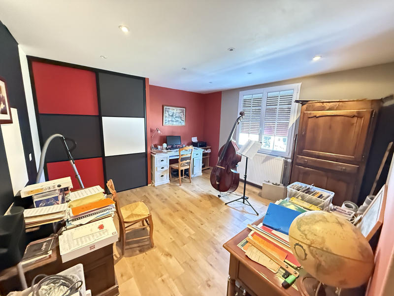 Maison - 225 m² - 11 pièces