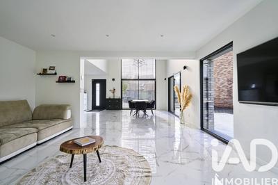 Maison - 210 m² - 6 pièces