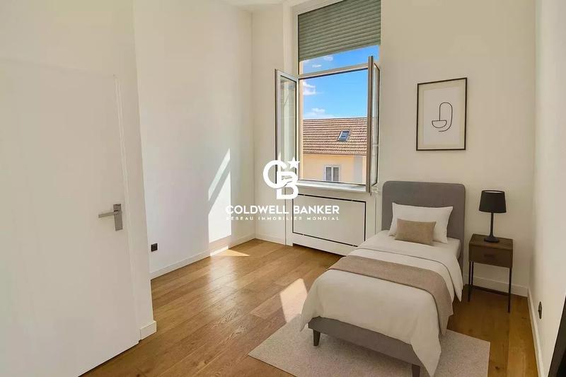 Appartement - 128 m² - 5 pièces