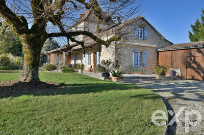 Maison - 207 m² - 6 pièces