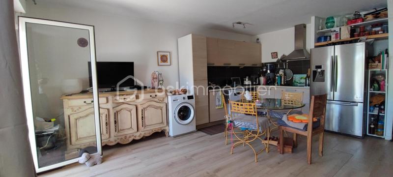 Immeuble - 65 m² - 3 pièces