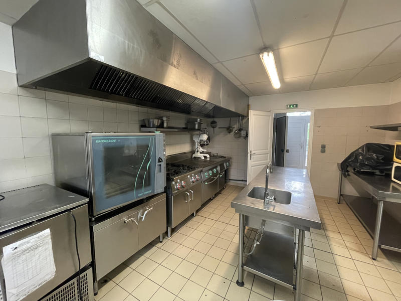 Maison - 337 m² - 16 pièces