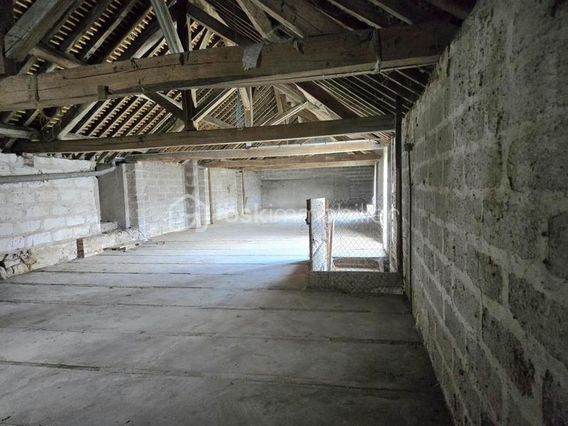 Grange - 250 m² - 1 pièce