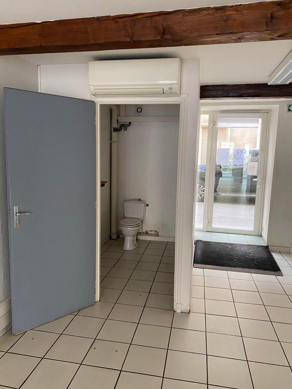 Local commercial - 150 m² - 3 pièces