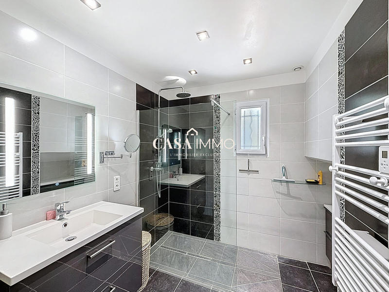 Maison - 167 m² - 6 pièces