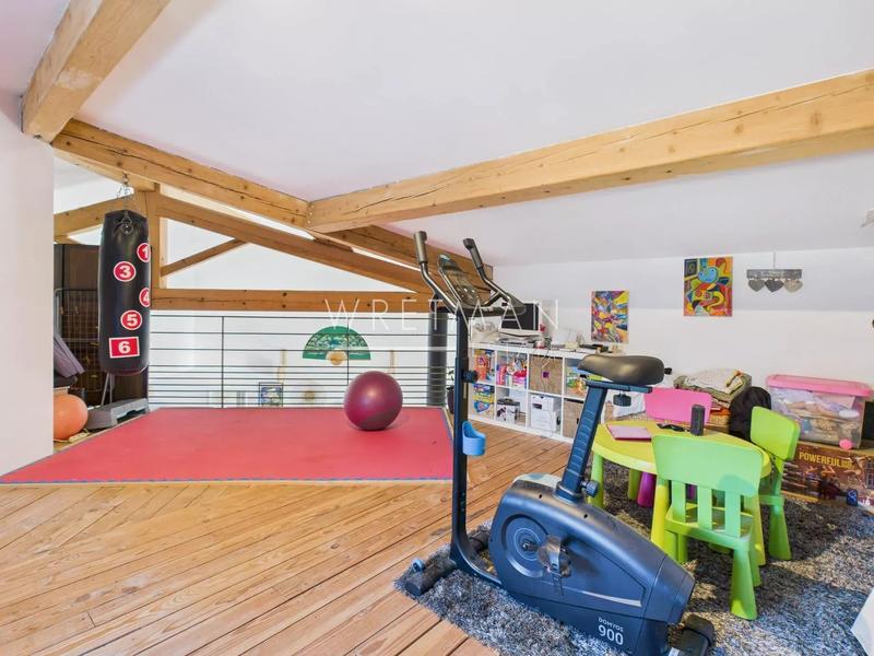 Villa - 207 m² - 6 pièces