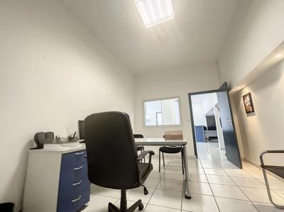 Local commercial - 195 m² - 5 pièces