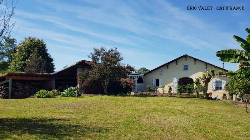 Maison - 285 m² - 9 pièces