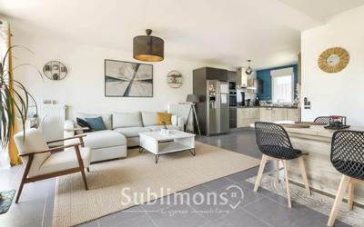 Maison traditionnelle - 95 m² - 4 pièces