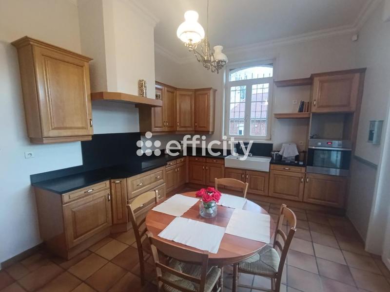 Maison - 954 m² - 40 pièces