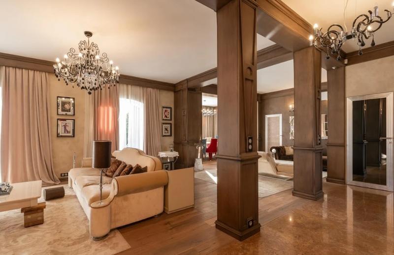 Villa - 225 m² - 6 pièces