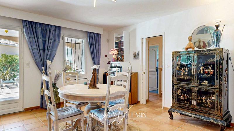 Villa - 181 m² - 8 pièces