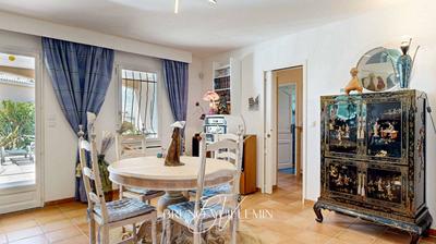 Villa - 181 m² - 8 pièces