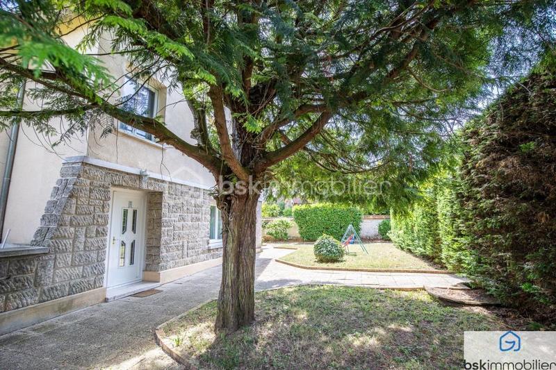 Maison - 320 m² - 10 pièces