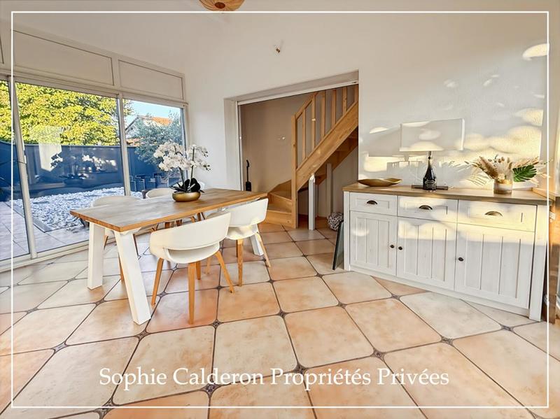 Maison - 250 m² - 9 pièces