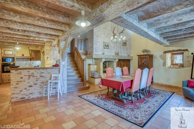 Maison traditionnelle - 318 m² - 12 pièces