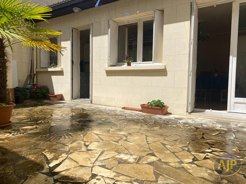 Maison - 220 m² - 8 pièces