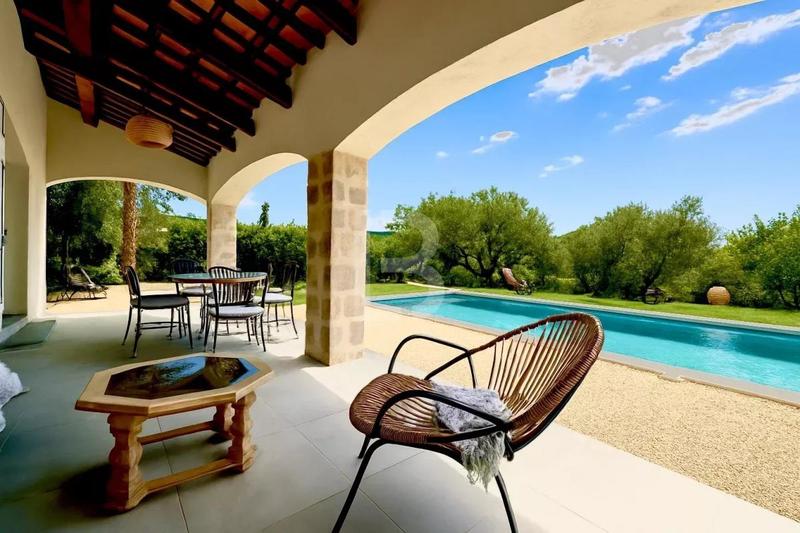 Propriété - 190 m² - 8 pièces