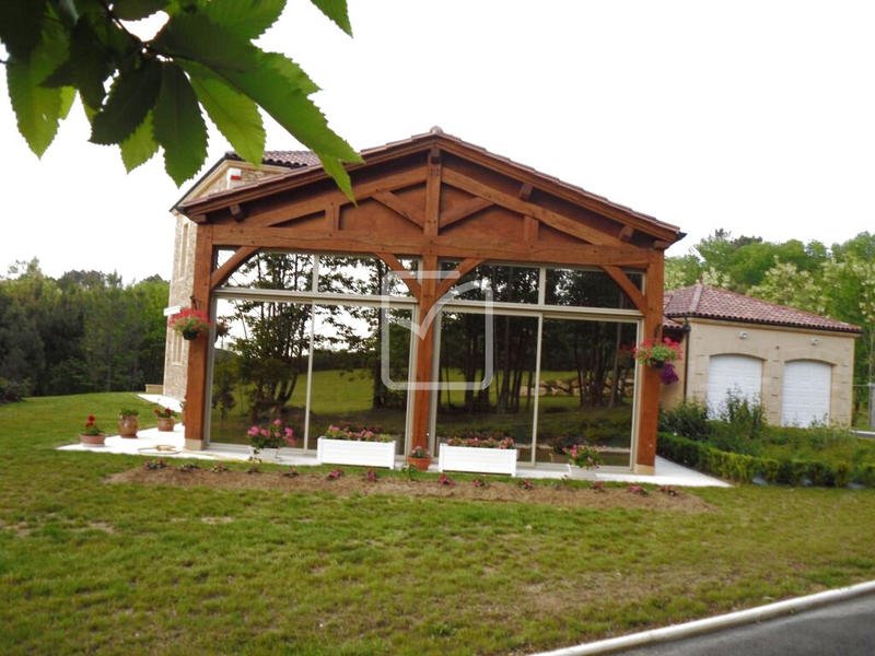 Maison - 260 m² - 15 pièces