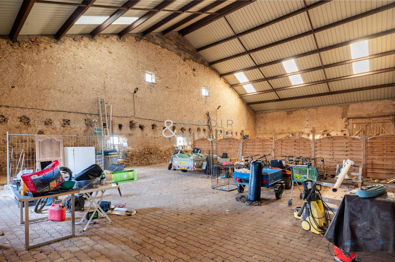 Maison - 270 m² - 10 pièces