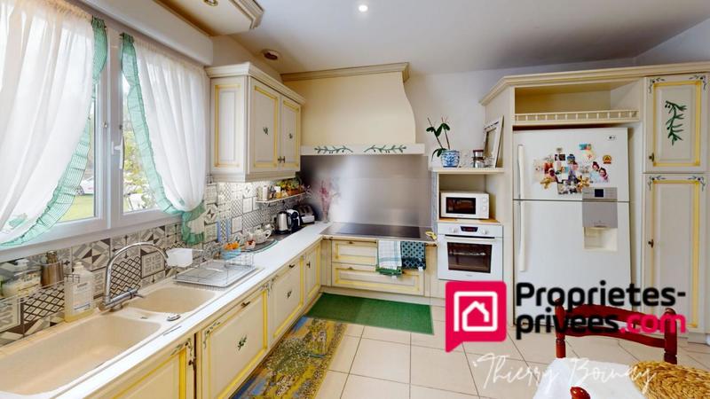 Maison - 230 m² - 8 pièces