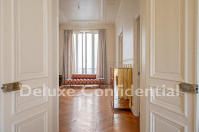 Appartement - 226 m² - 7 pièces