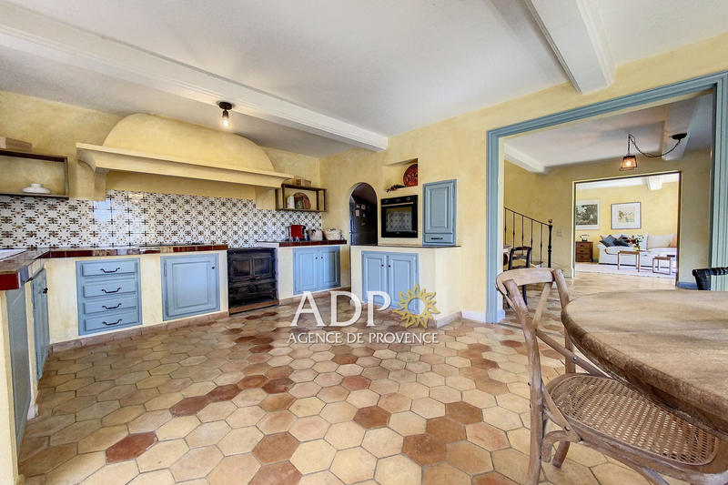 Maison - 255 m² - 8 pièces