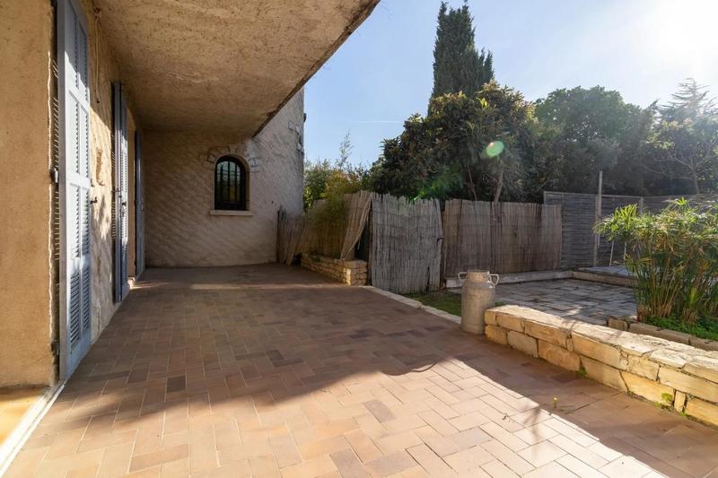 Maison - 328 m² - 9 pièces