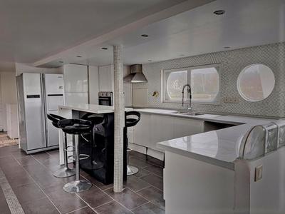 Maison - 230 m² - 15 pièces