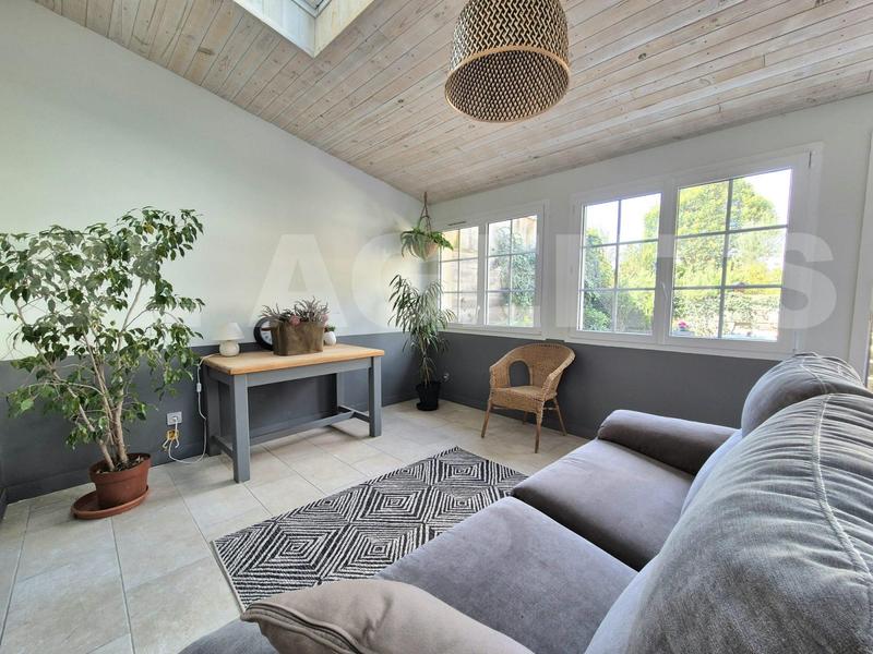 Maison - 234 m² - 8 pièces