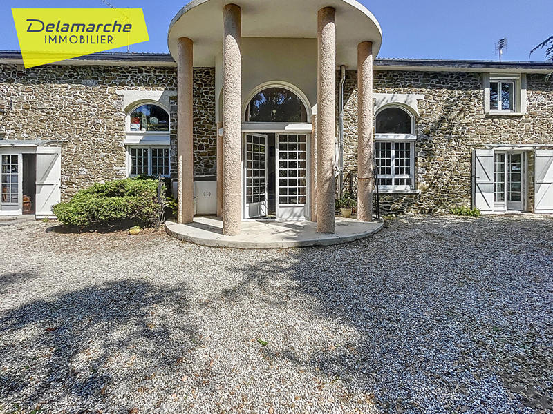 Maison - 245 m² - 6 pièces