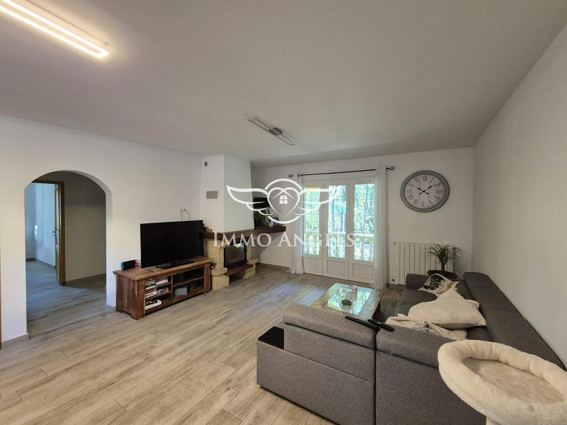 Maison traditionnelle - 213 m² - 7 pièces