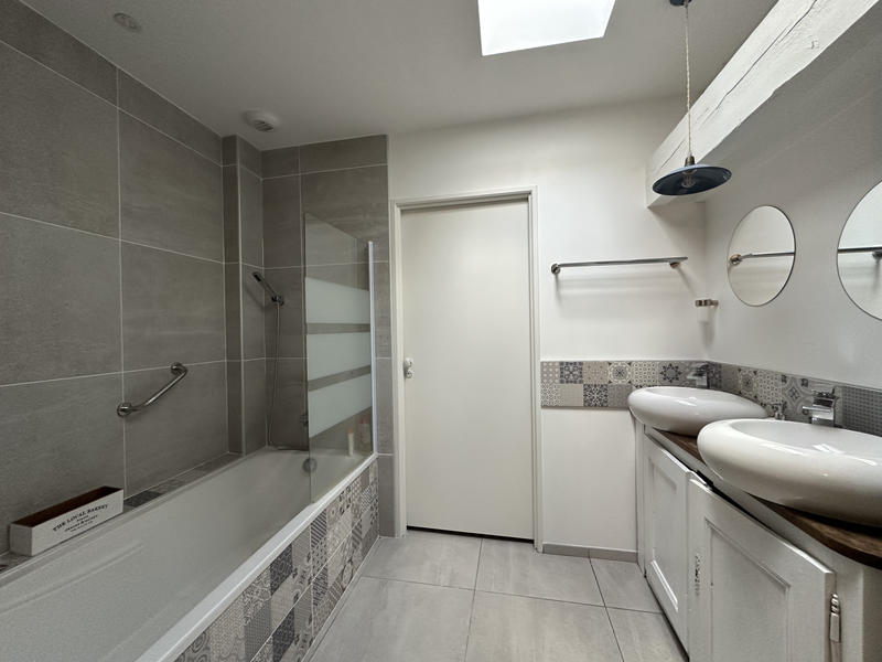 Maison - 357 m² - 11 pièces