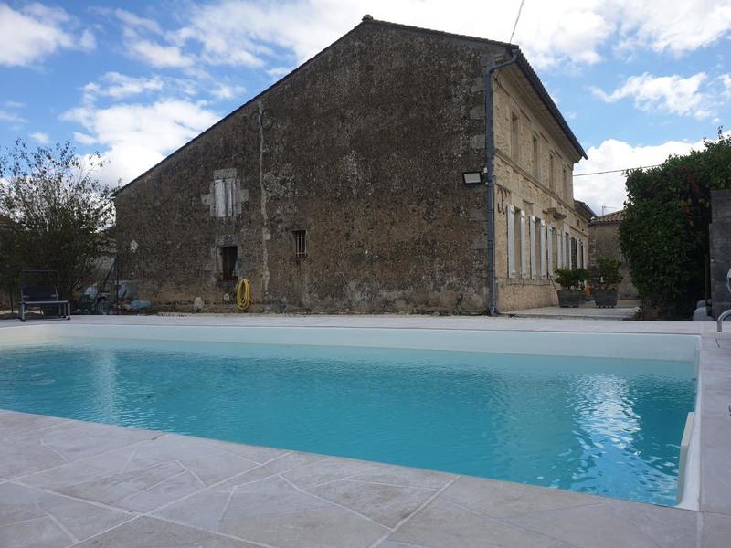 Maison ancienne - 205 m² - 8 pièces