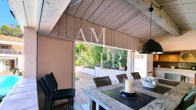 Villa - 250 m² - 10 pièces