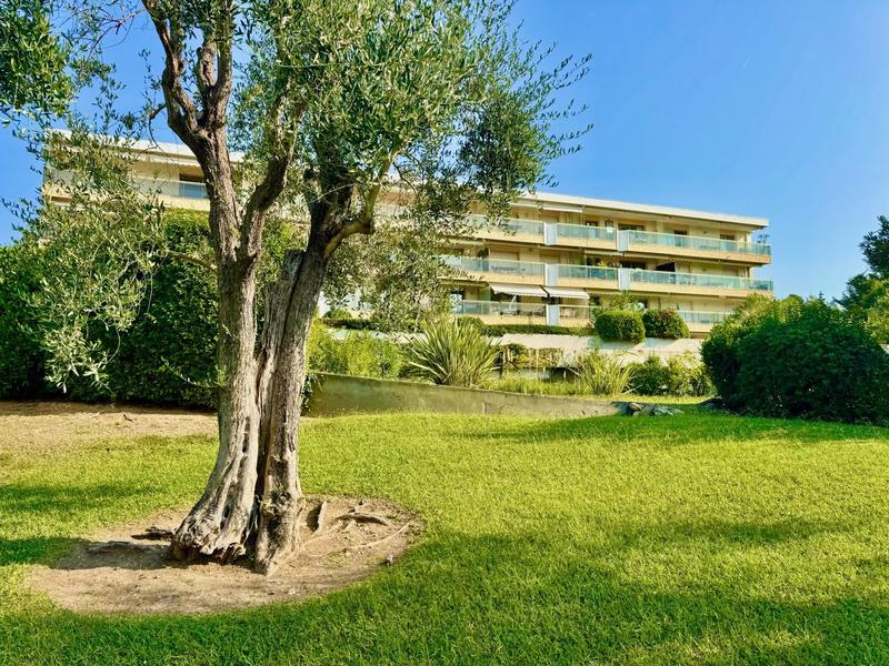 Appartement - 105 m² - 4 pièces