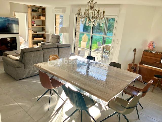 Maison - 182 m² - 6 pièces