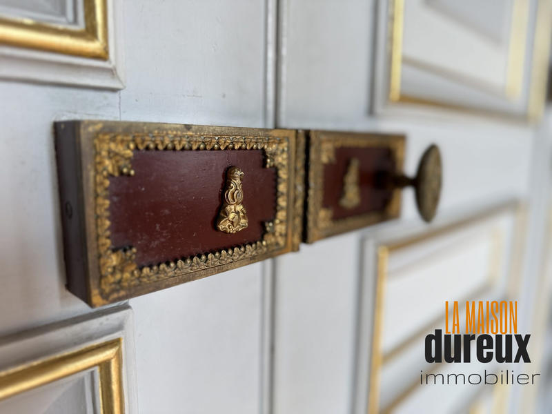 Maison - 310 m² - 12 pièces