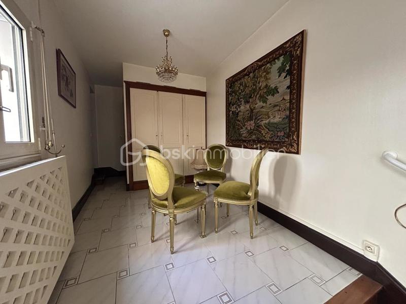 Maison - 255 m² - 10 pièces