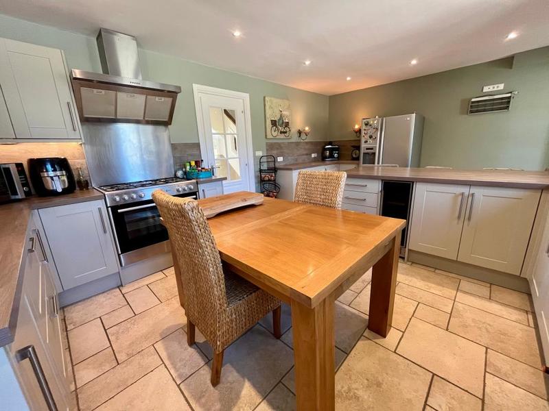 Maison - 284 m² - 8 pièces