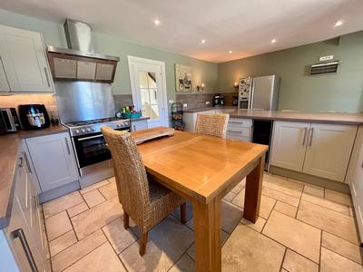 Maison - 284 m² - 8 pièces