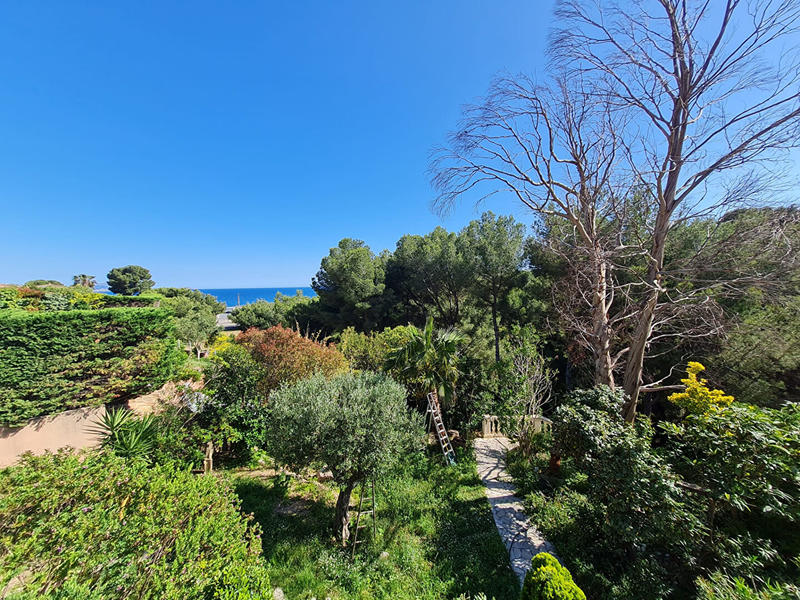 Maison - 235 m² - 7 pièces